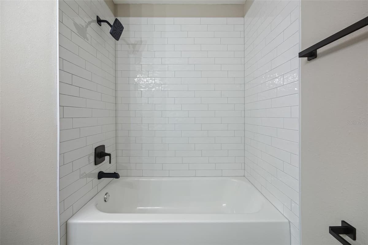 643 LAKEMONT DR — photo 33 of 43