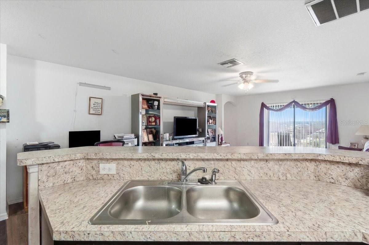 1603 ELLINGTON DRIVE — photo 15 of 33