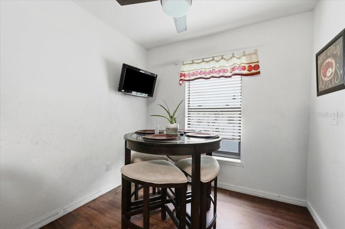 1603 ELLINGTON DRIVE — photo 19 of 33