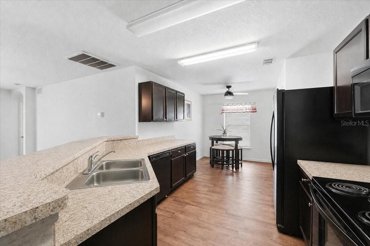 1603 ELLINGTON DRIVE — photo 18 of 33