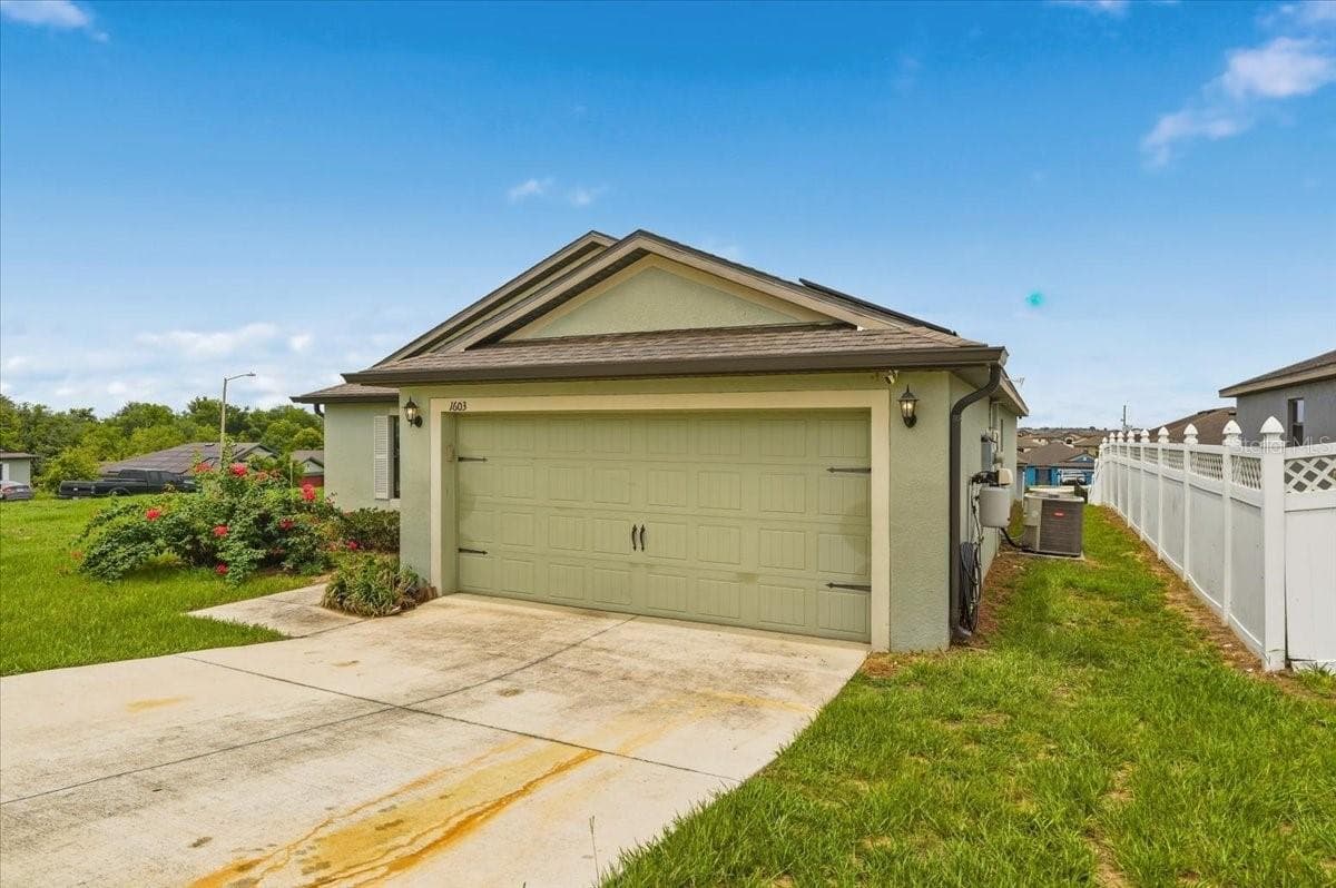 1603 ELLINGTON DRIVE — photo 4 of 33