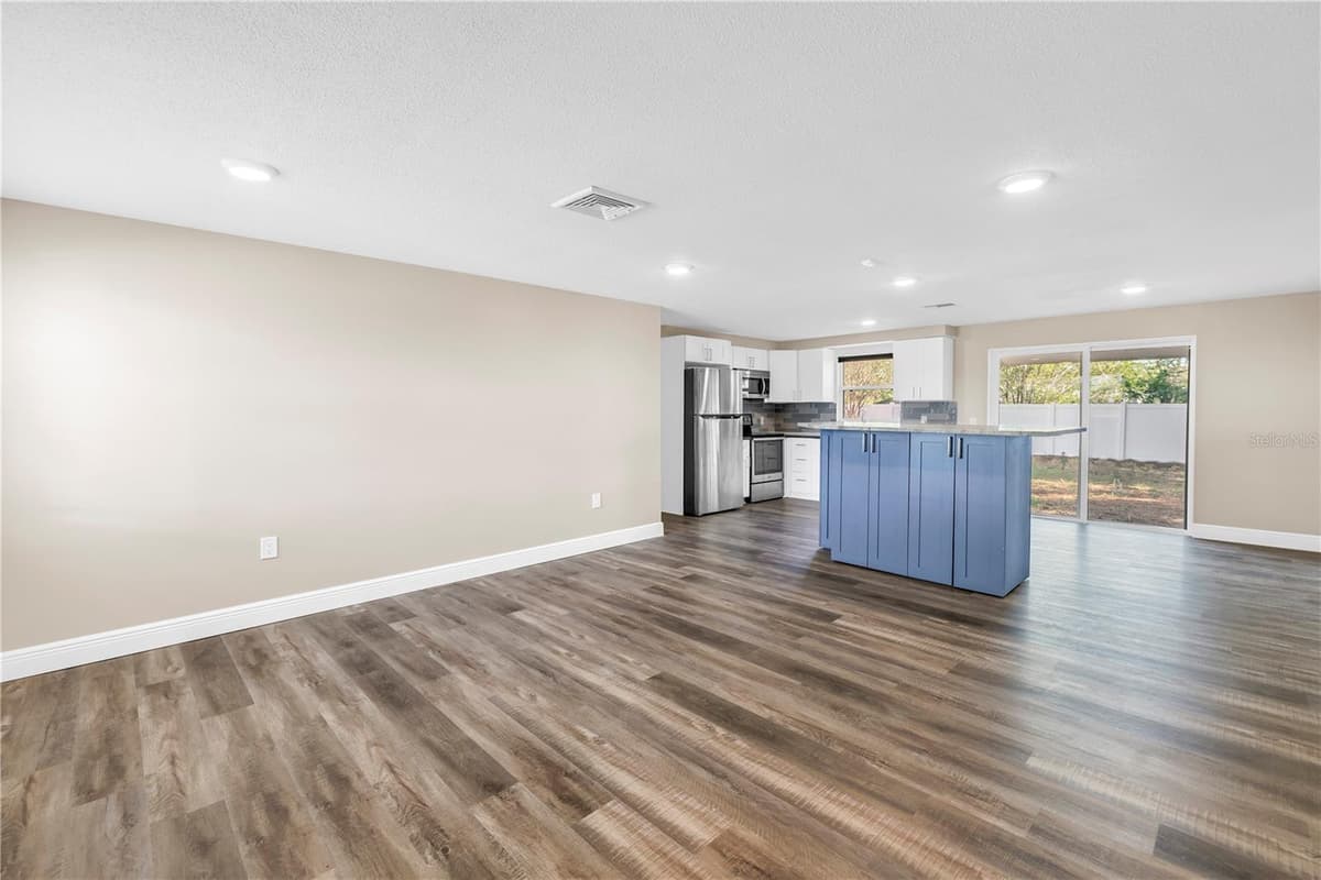 518 62ND AVENUE — photo 4 of 38