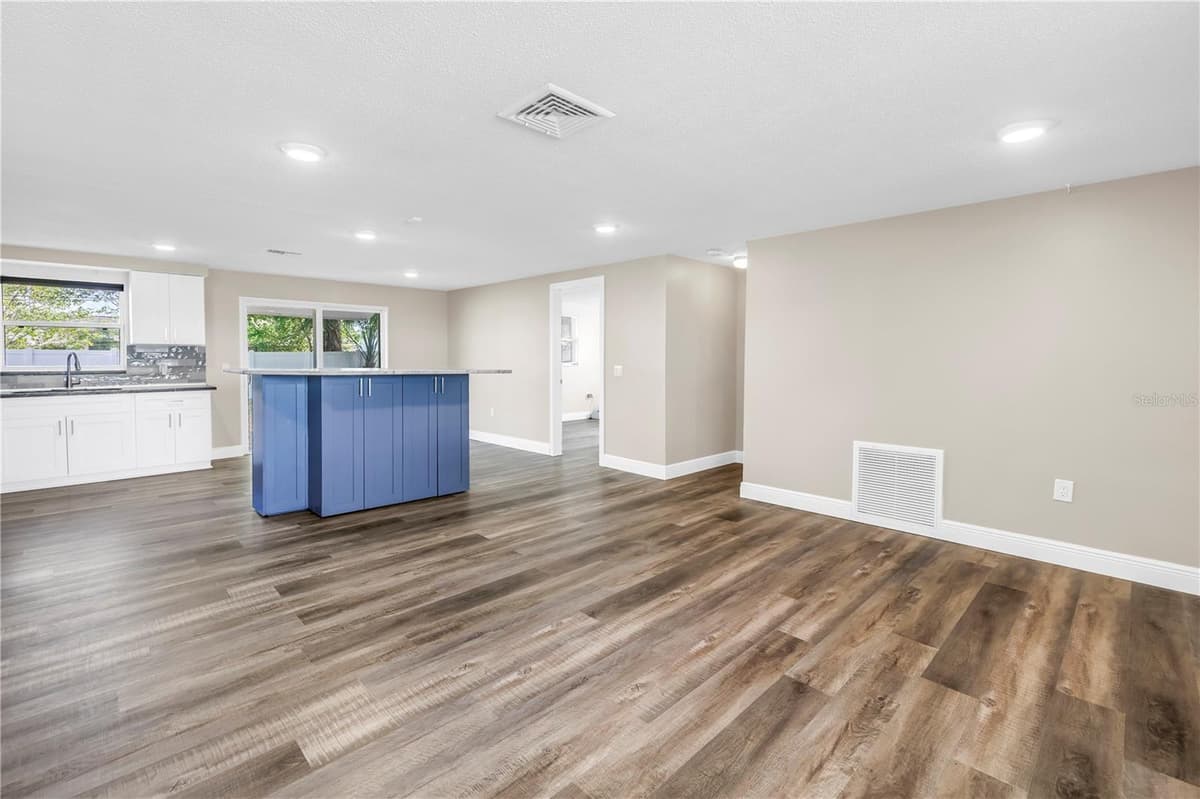 518 62ND AVENUE — photo 5 of 38