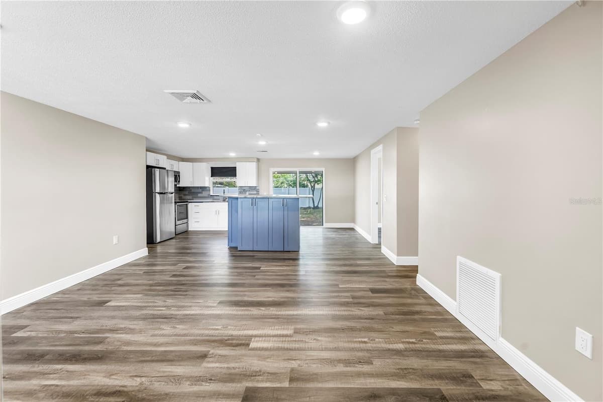 518 62ND AVENUE — photo 8 of 38