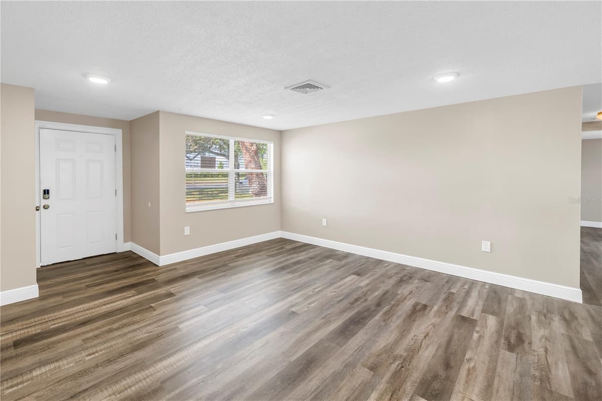 518 62ND AVENUE — photo 3 of 38