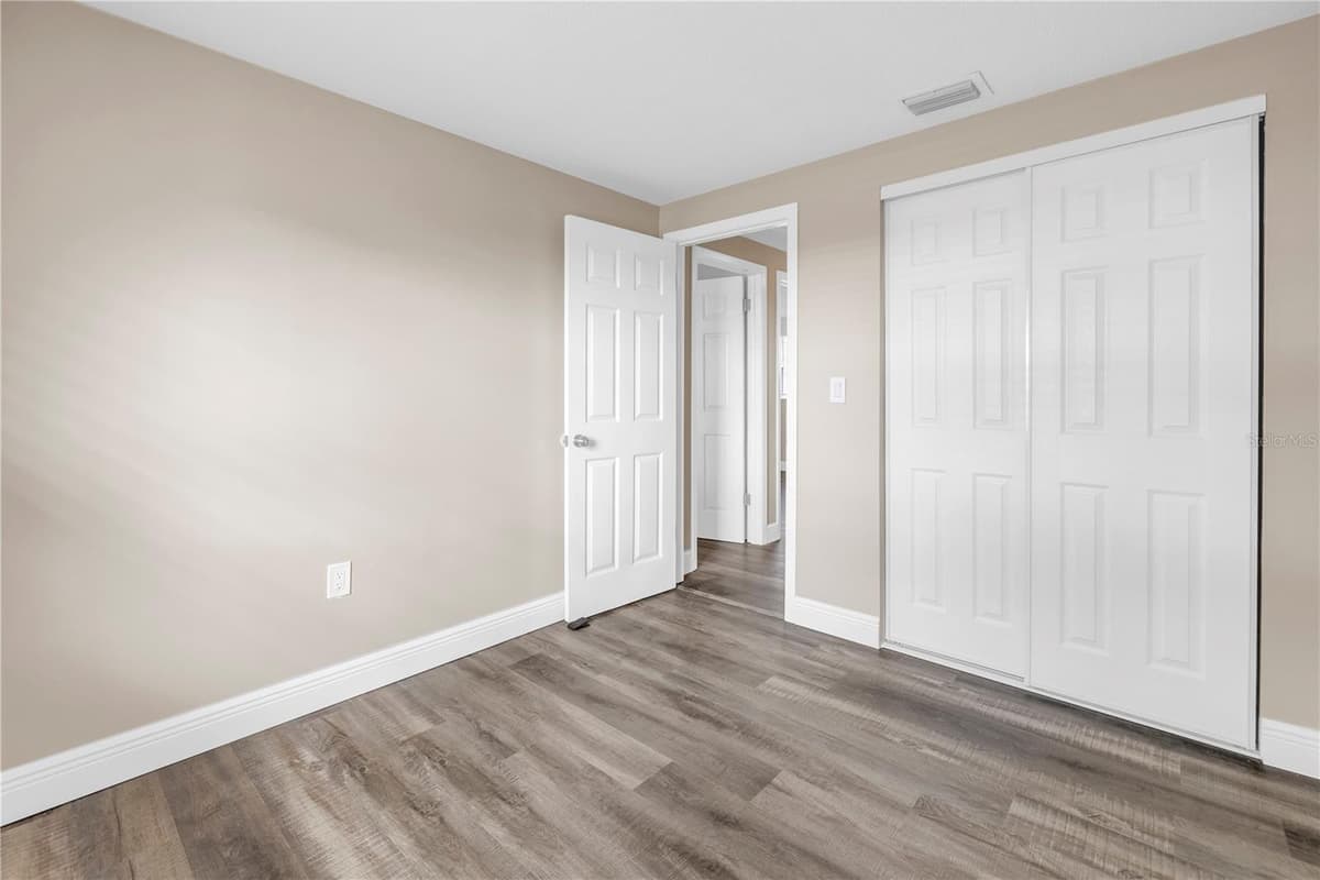 518 62ND AVENUE — photo 18 of 38