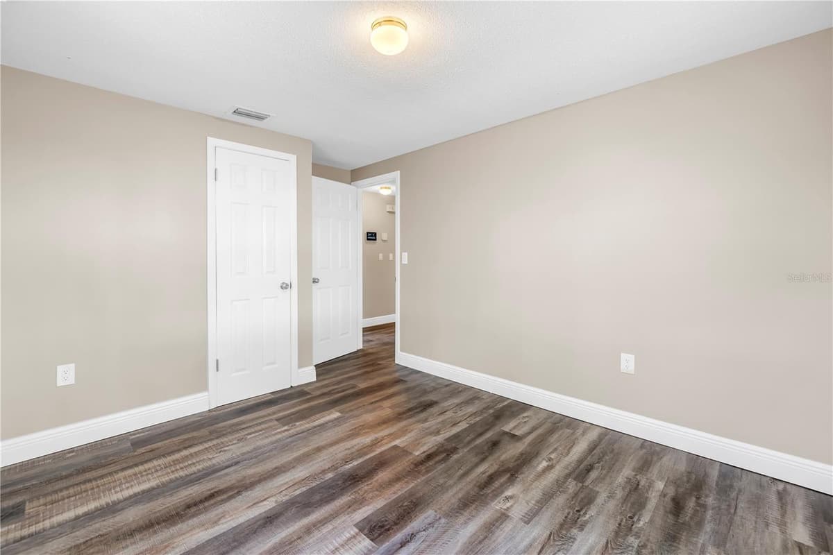 518 62ND AVENUE — photo 15 of 38