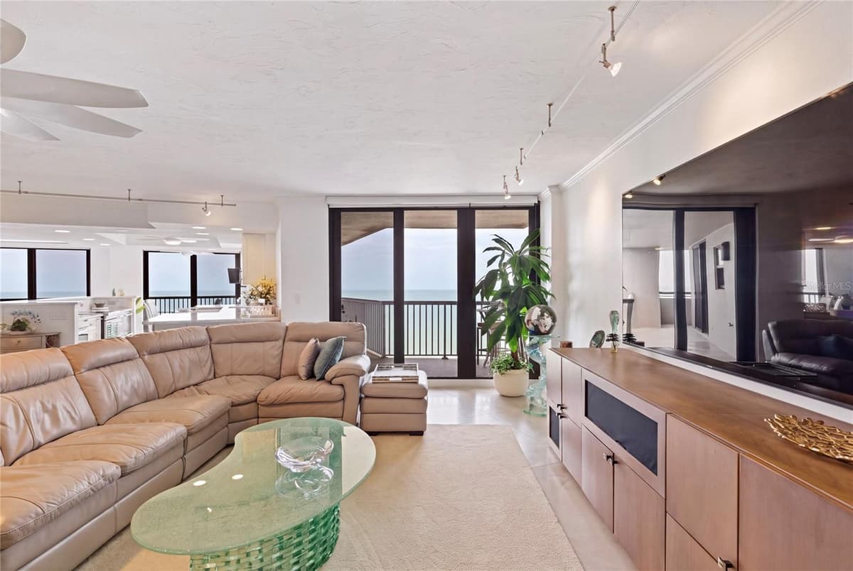 1660 GULF BOULEVARD — photo 9 of 94
