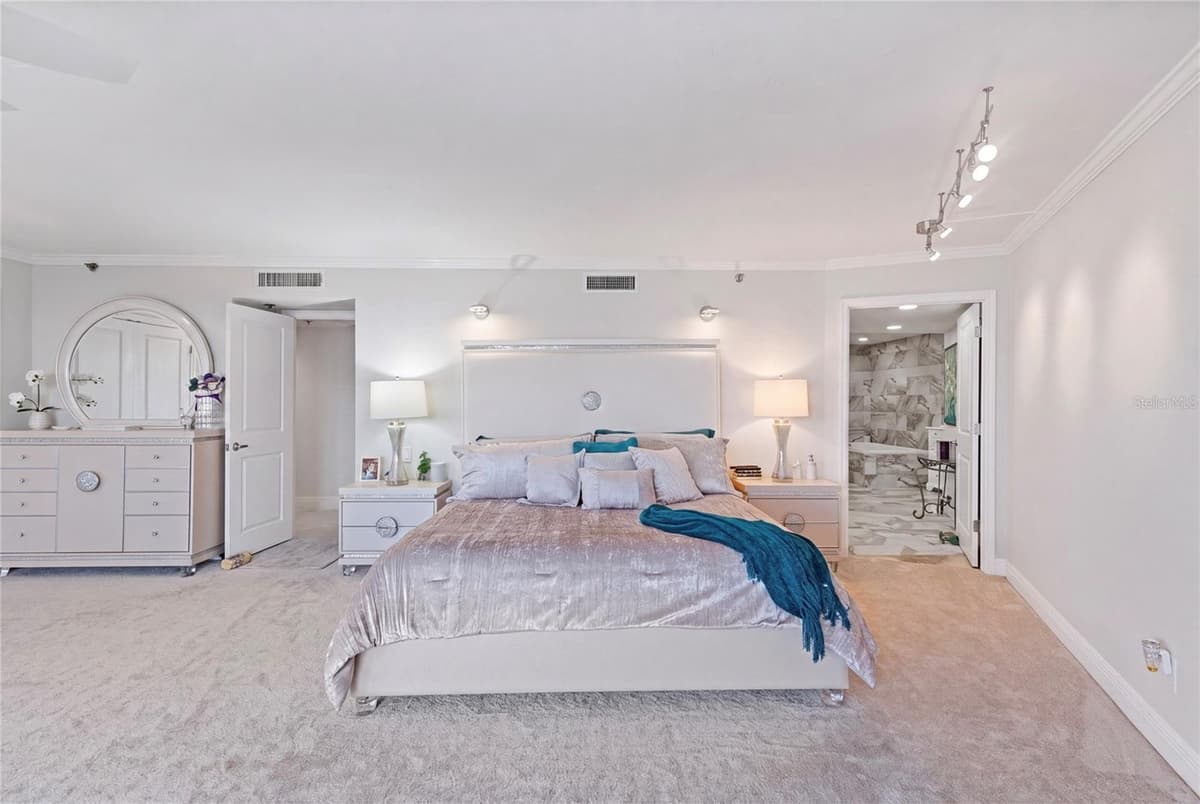 1660 GULF BOULEVARD — photo 46 of 94