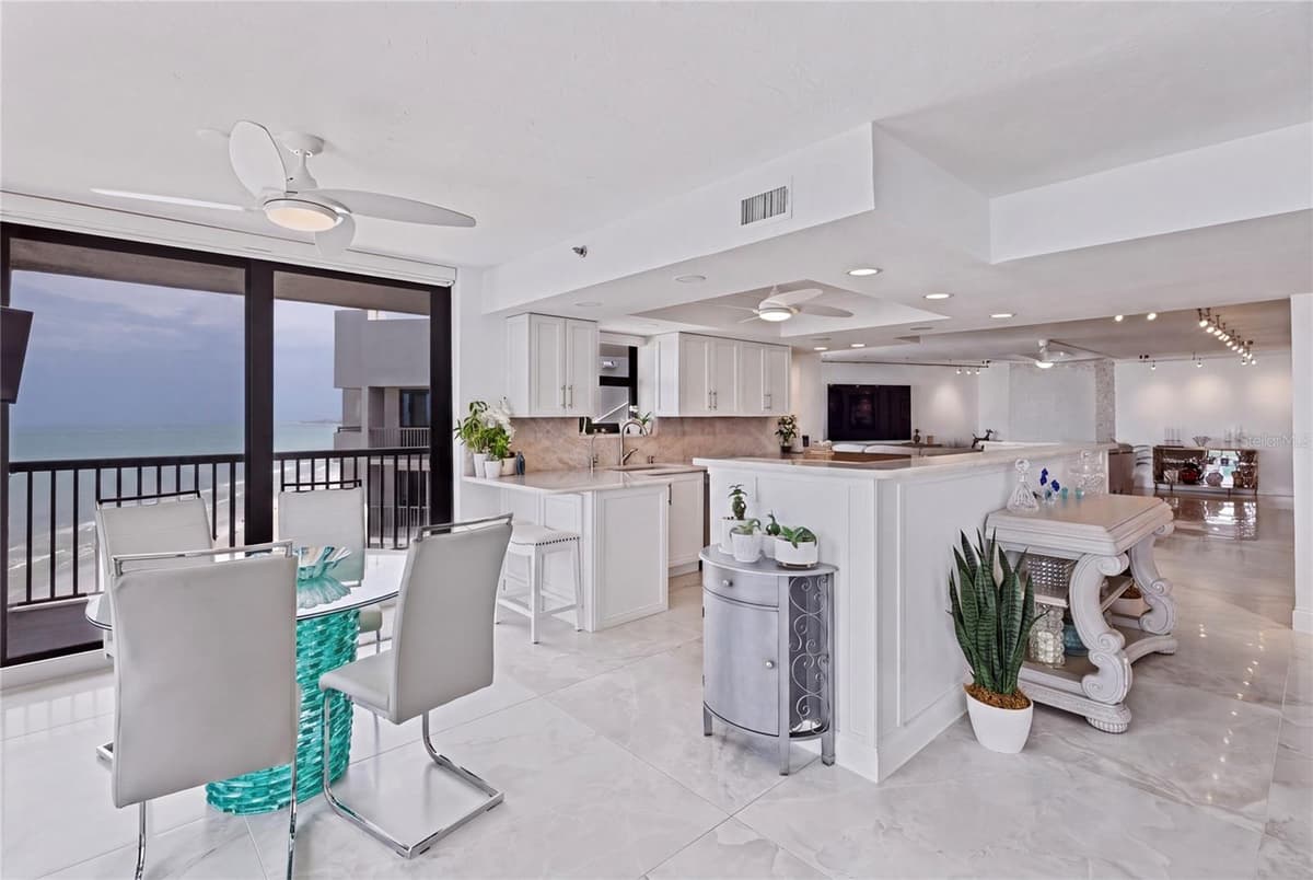 1660 GULF BOULEVARD — photo 16 of 94