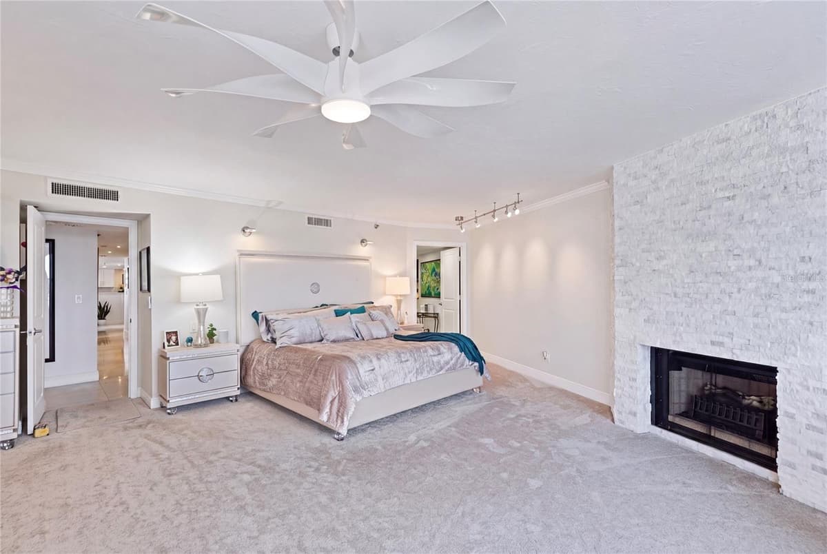 1660 GULF BOULEVARD — photo 47 of 94
