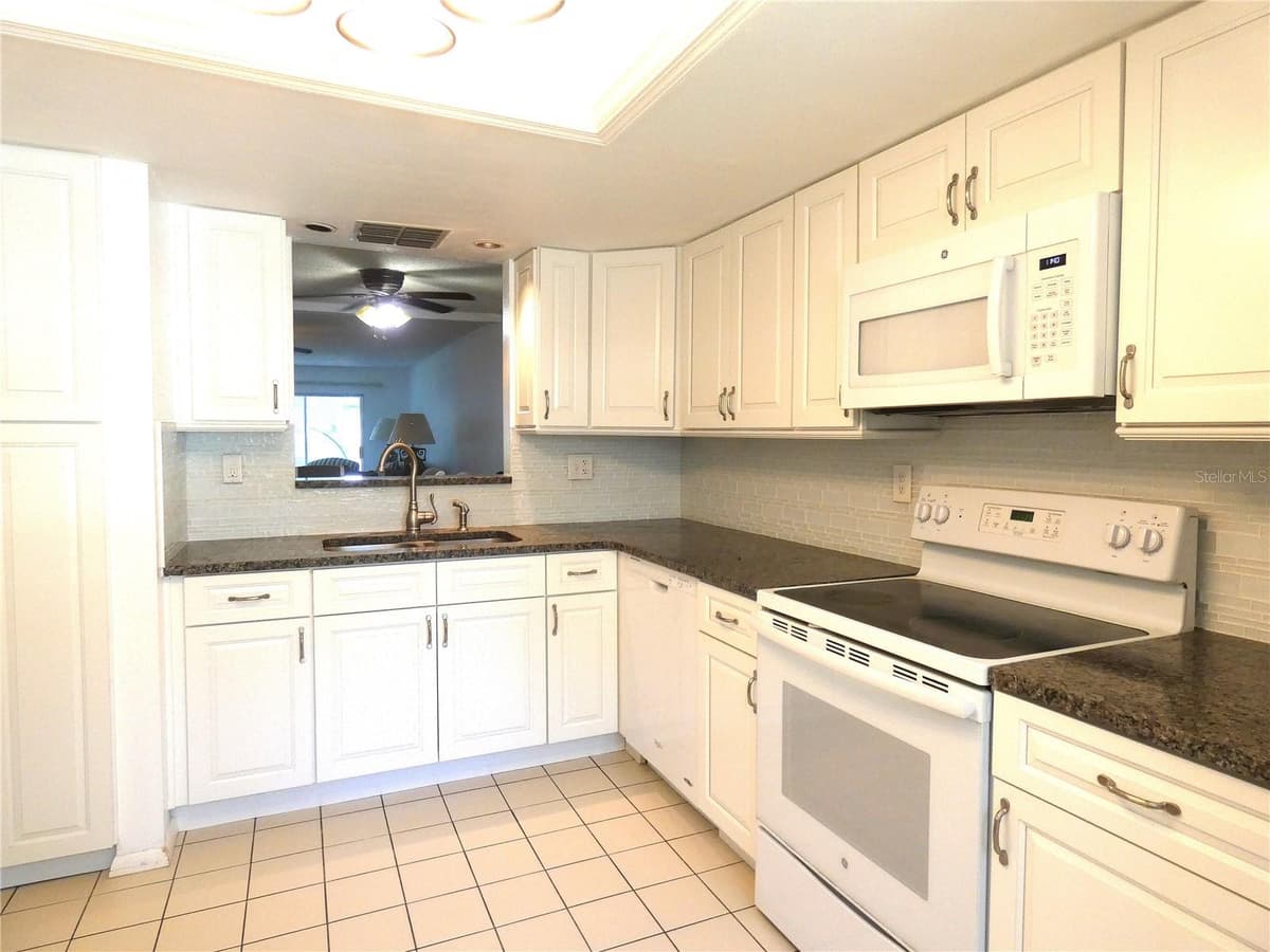 11231 DOLLAR LAKE DRIVE — photo 15 of 39