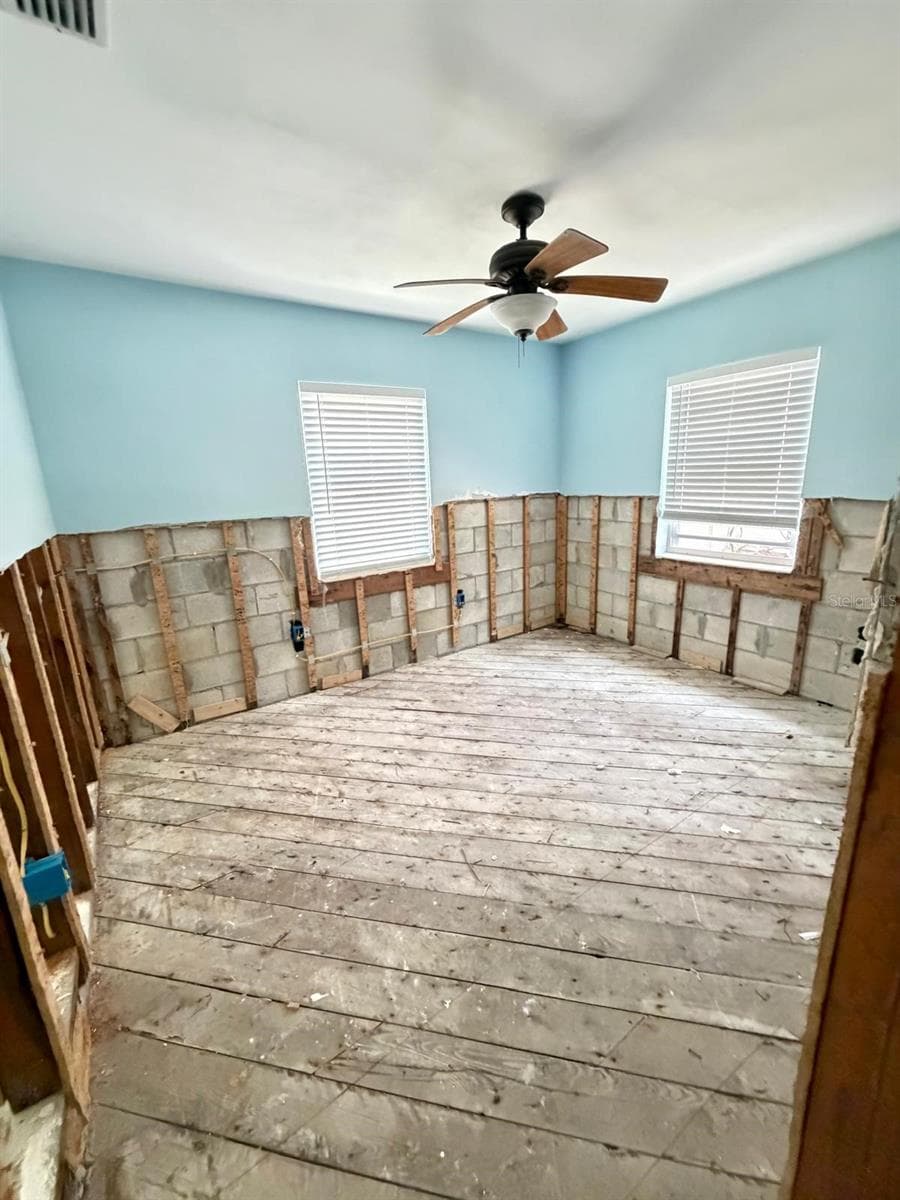 8209 PAPAYA STREET — photo 16 of 33