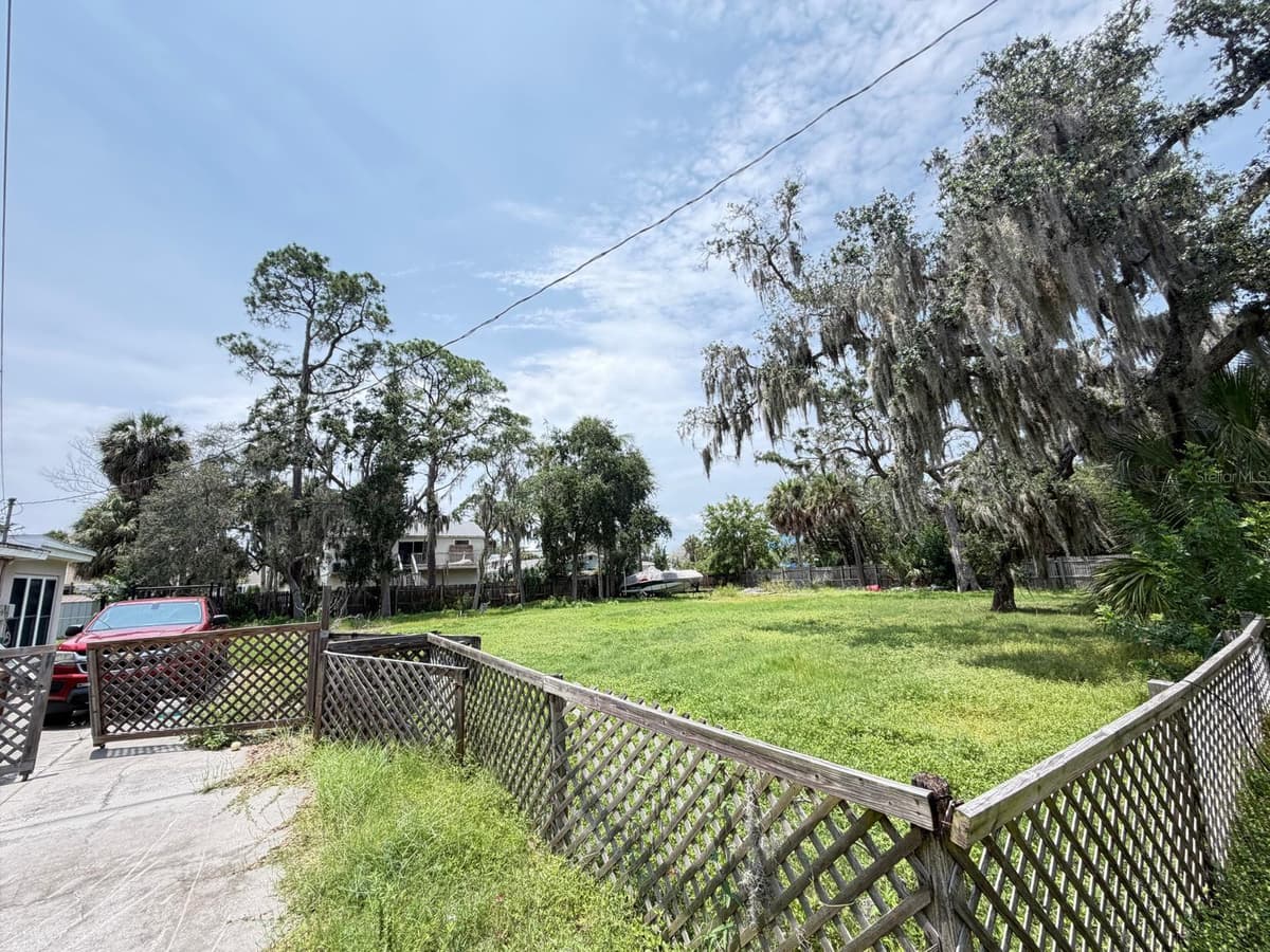 8209 PAPAYA STREET — photo 7 of 33