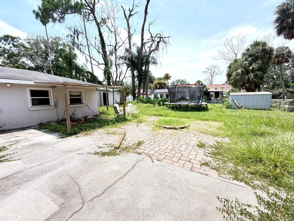 8209 PAPAYA STREET — photo 24 of 33