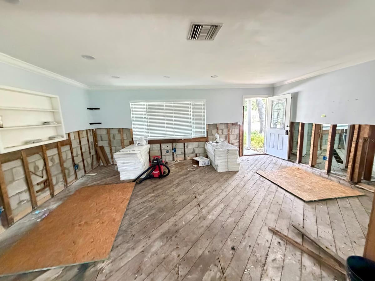 8209 PAPAYA STREET — photo 14 of 33