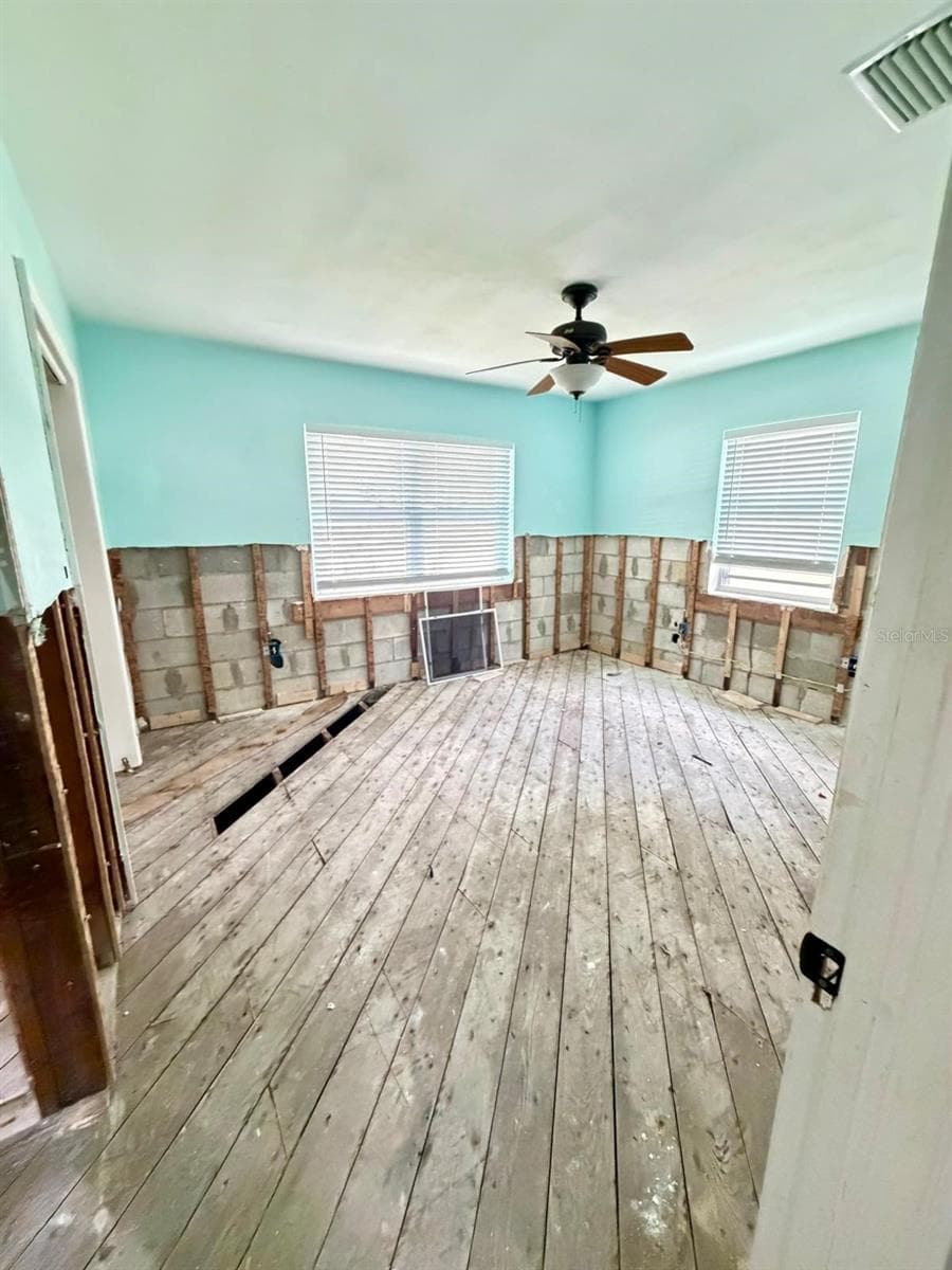 8209 PAPAYA STREET — photo 15 of 33