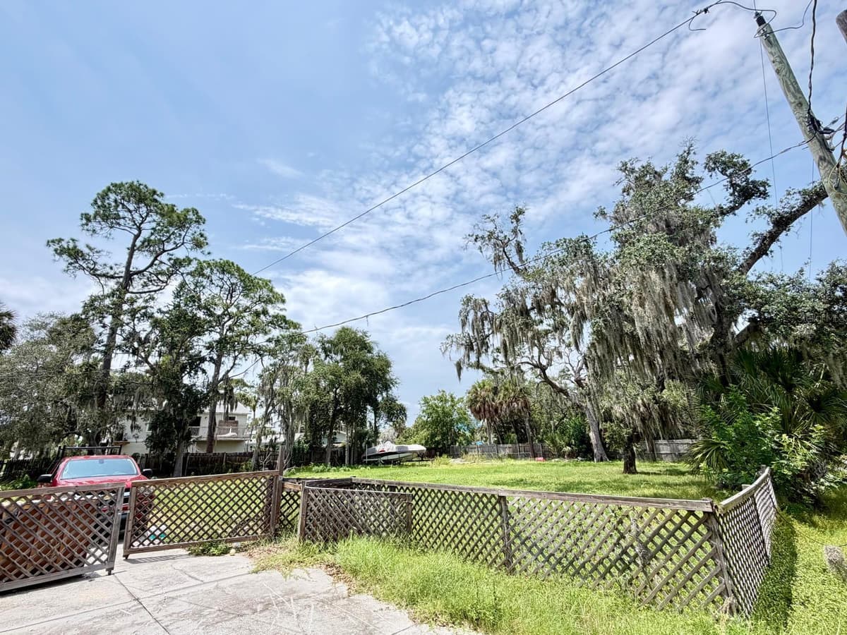 8209 PAPAYA STREET — photo 6 of 33