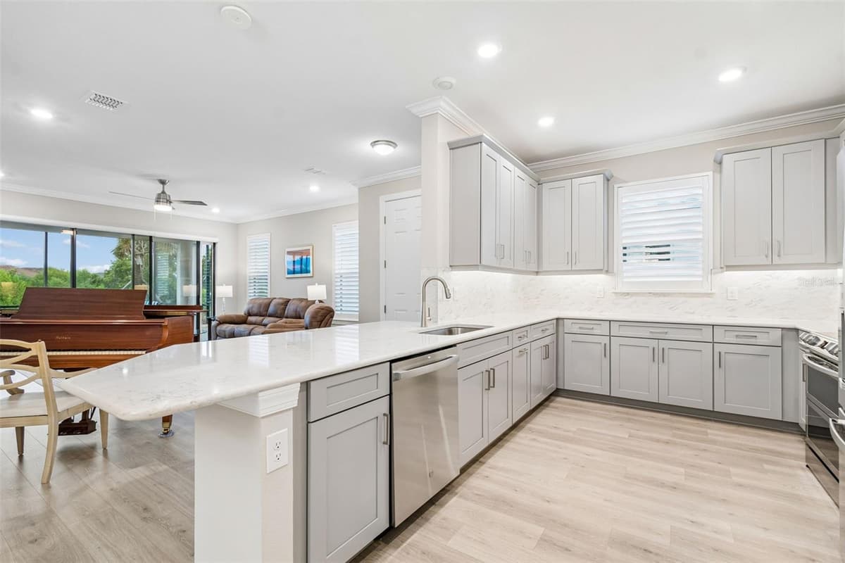 4618 ROSATTI ROAD — photo 8 of 100