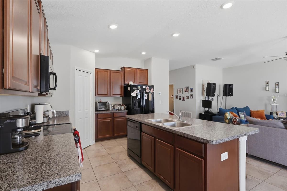 9626 SAGE CREEK DRIVE — photo 5 of 36