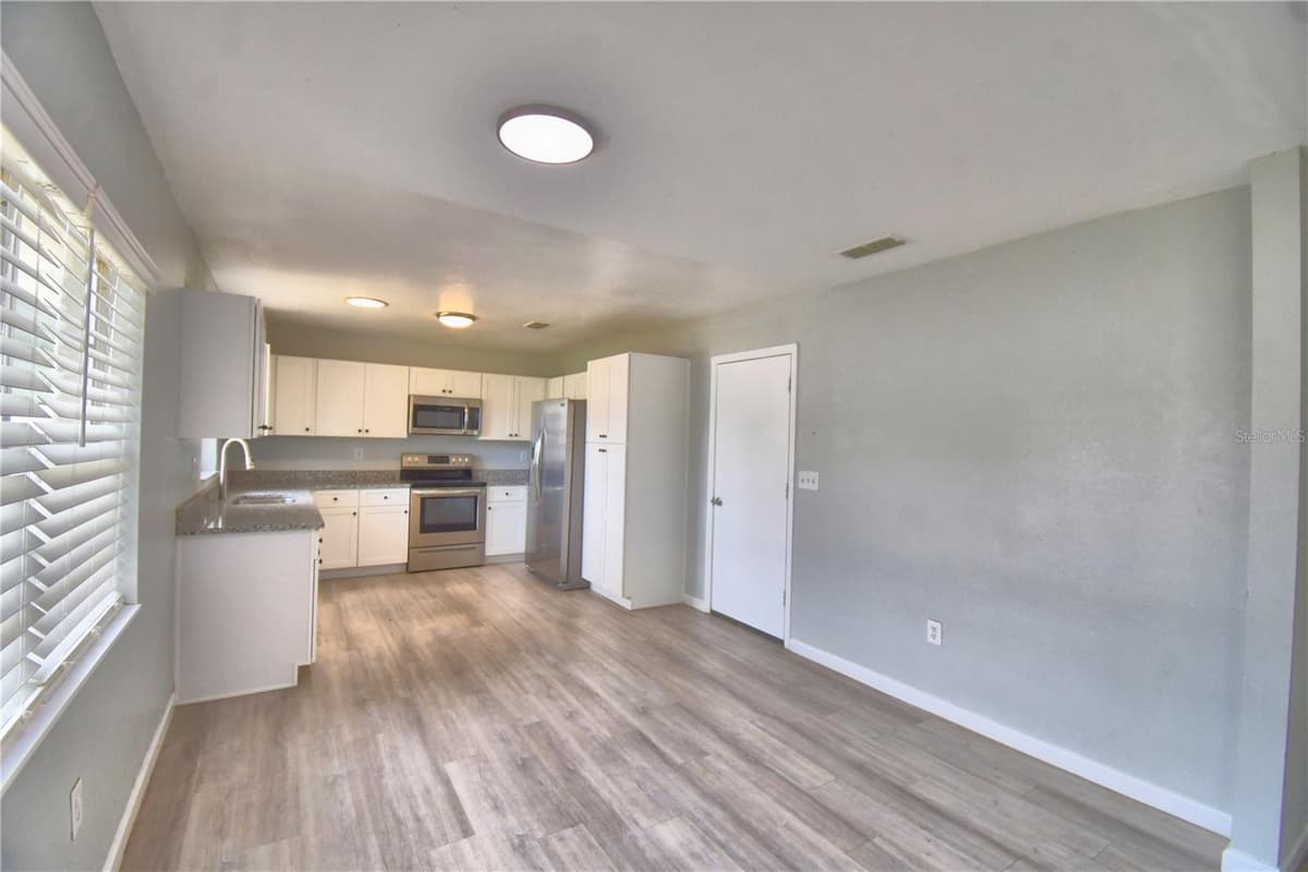 105 BYRON PLACE — photo 6 of 59