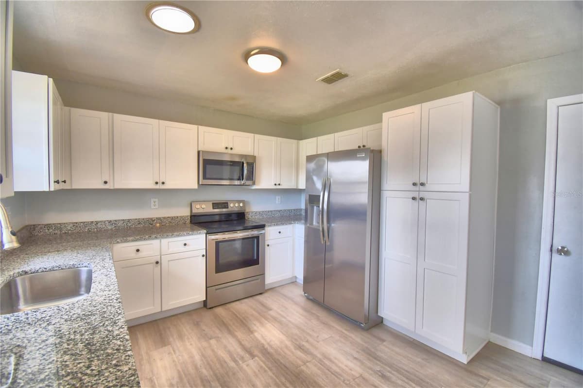105 BYRON PLACE — photo 4 of 59