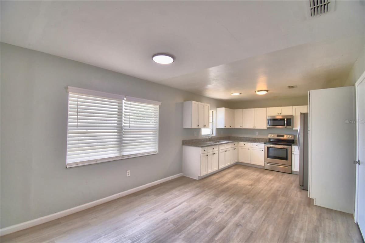 105 BYRON PLACE — photo 5 of 59