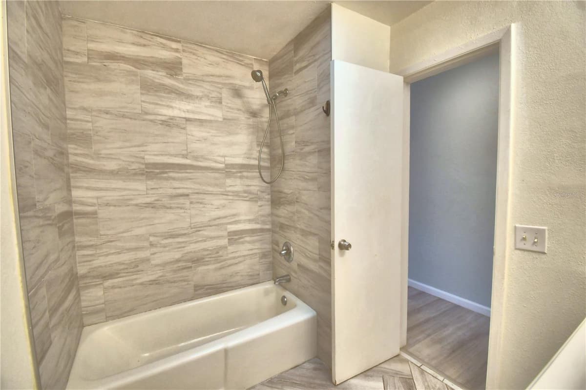 105 BYRON PLACE — photo 30 of 59