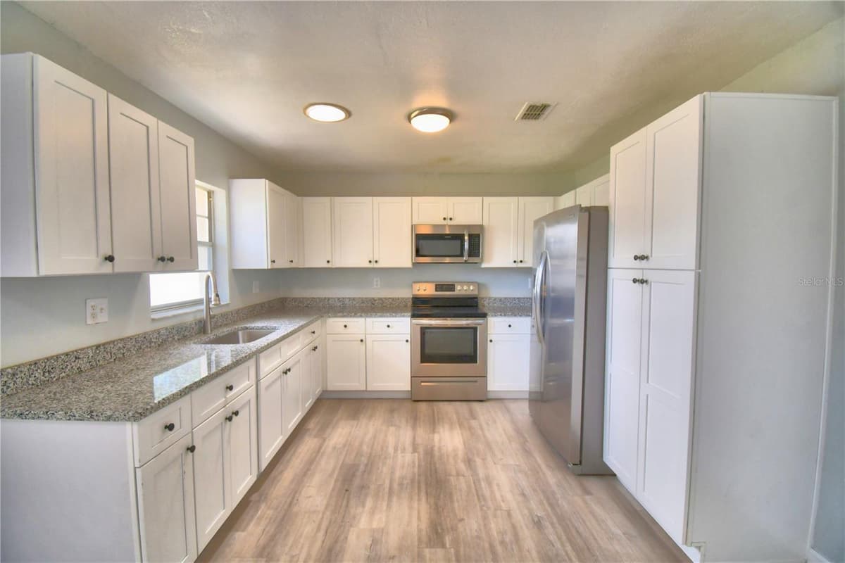 105 BYRON PLACE — photo 7 of 59