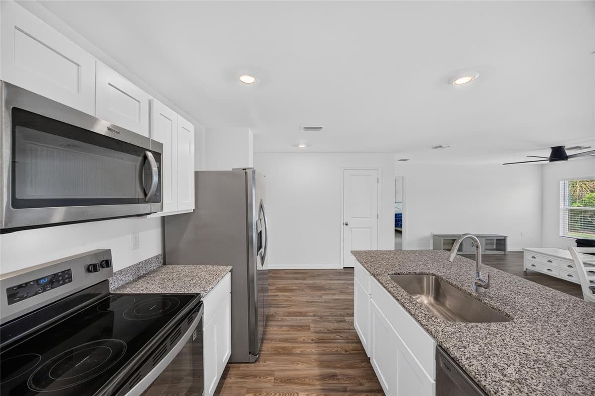 25138 ALICANTE DRIVE — photo 13 of 41