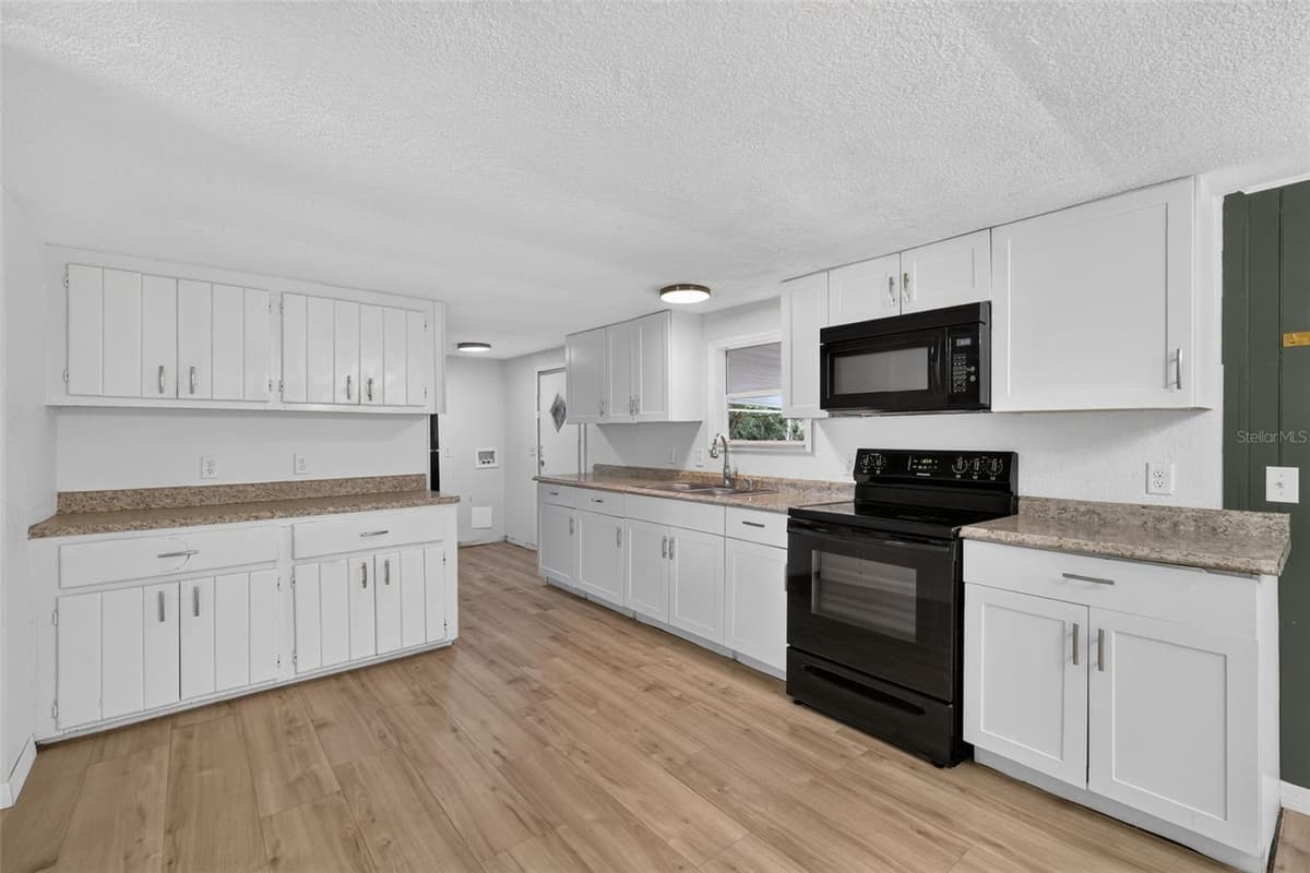 2535 172ND STREET — photo 16 of 44