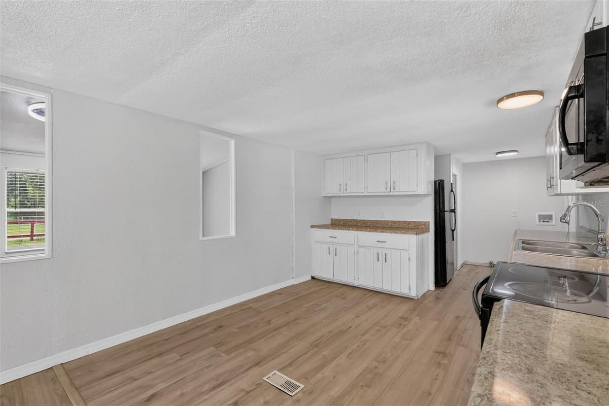 2535 172ND STREET — photo 18 of 44