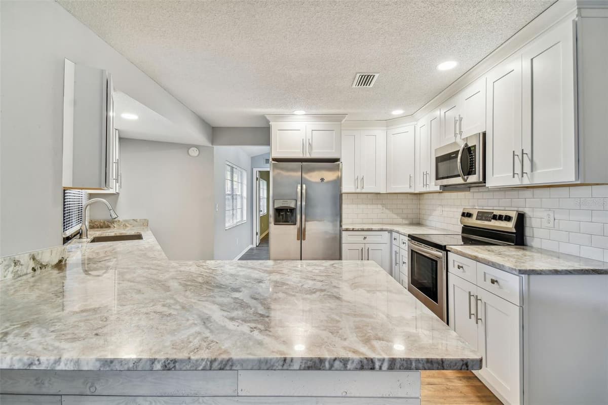 1010 RIFLECREST AVENUE — photo 8 of 40