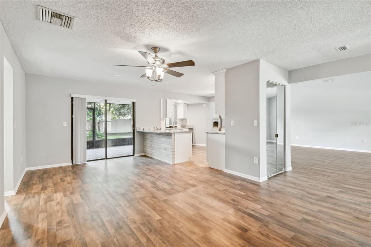 1010 RIFLECREST AVENUE — photo 2 of 40