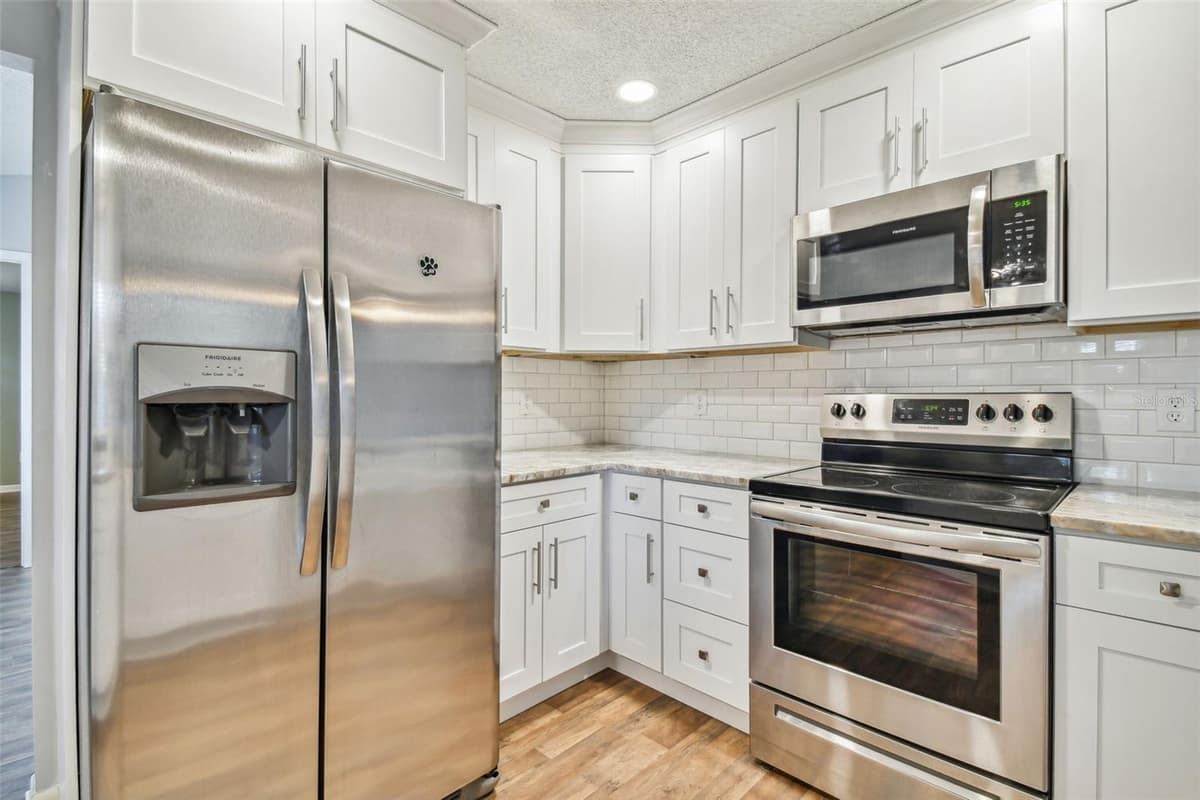 1010 RIFLECREST AVENUE — photo 9 of 40