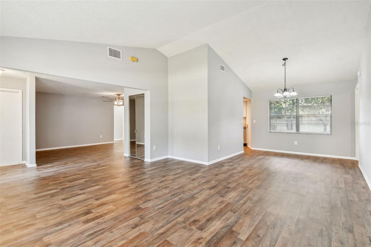 1010 RIFLECREST AVENUE — photo 3 of 40