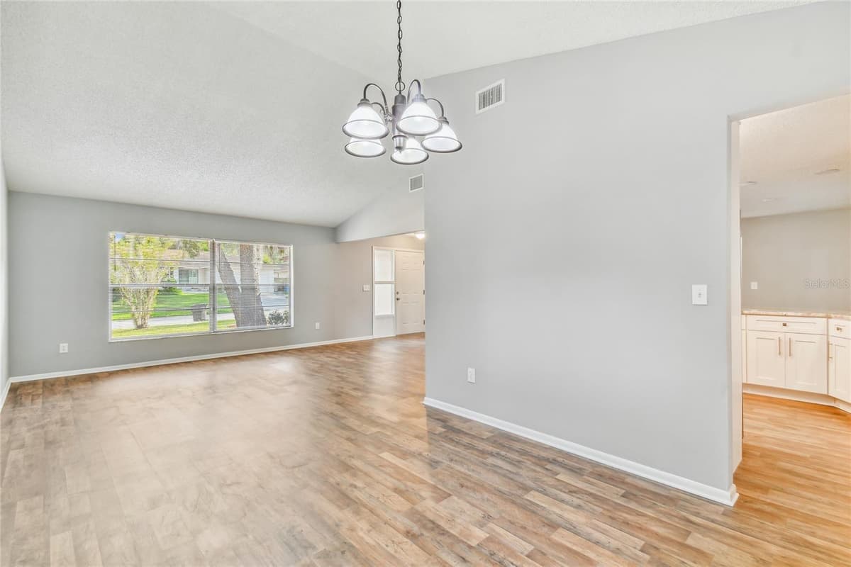1010 RIFLECREST AVENUE — photo 4 of 40