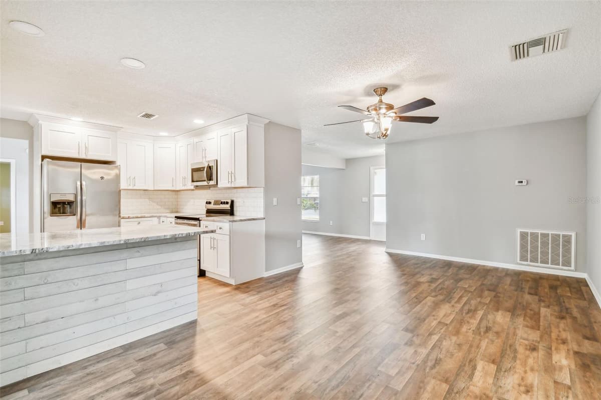 1010 RIFLECREST AVENUE — photo 6 of 40