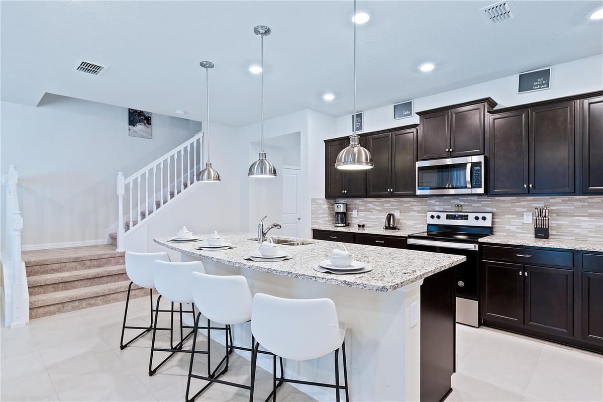 716 GARDENIA LANE — photo 8 of 31
