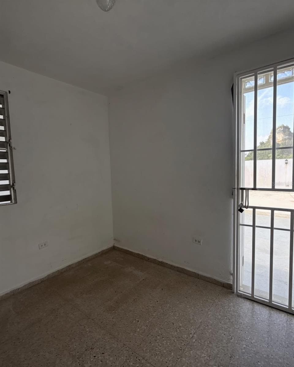 #802(J-3) MONTE FARALLON ST, COLINAS DE MONTELLANOS — photo 3 of 9