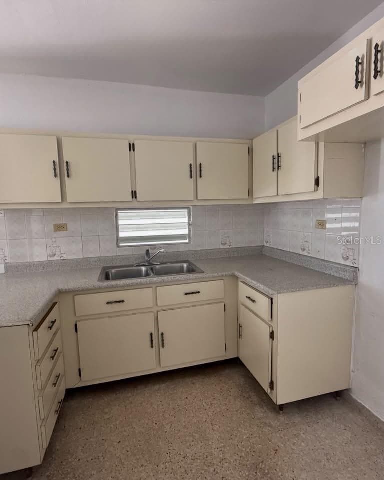 #802(J-3) MONTE FARALLON ST, COLINAS DE MONTELLANOS — photo 2 of 9