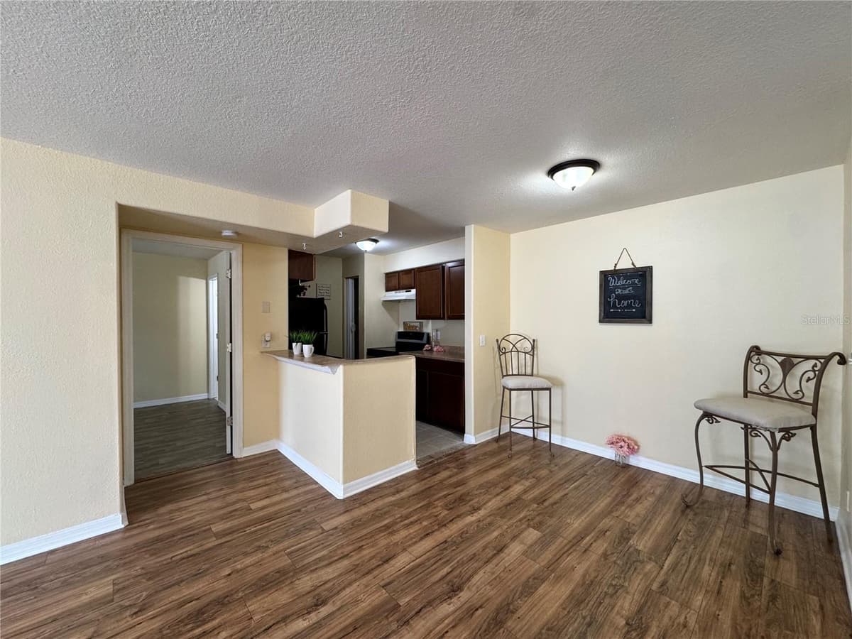 202 RED MAPLE PLACE — photo 11 of 36