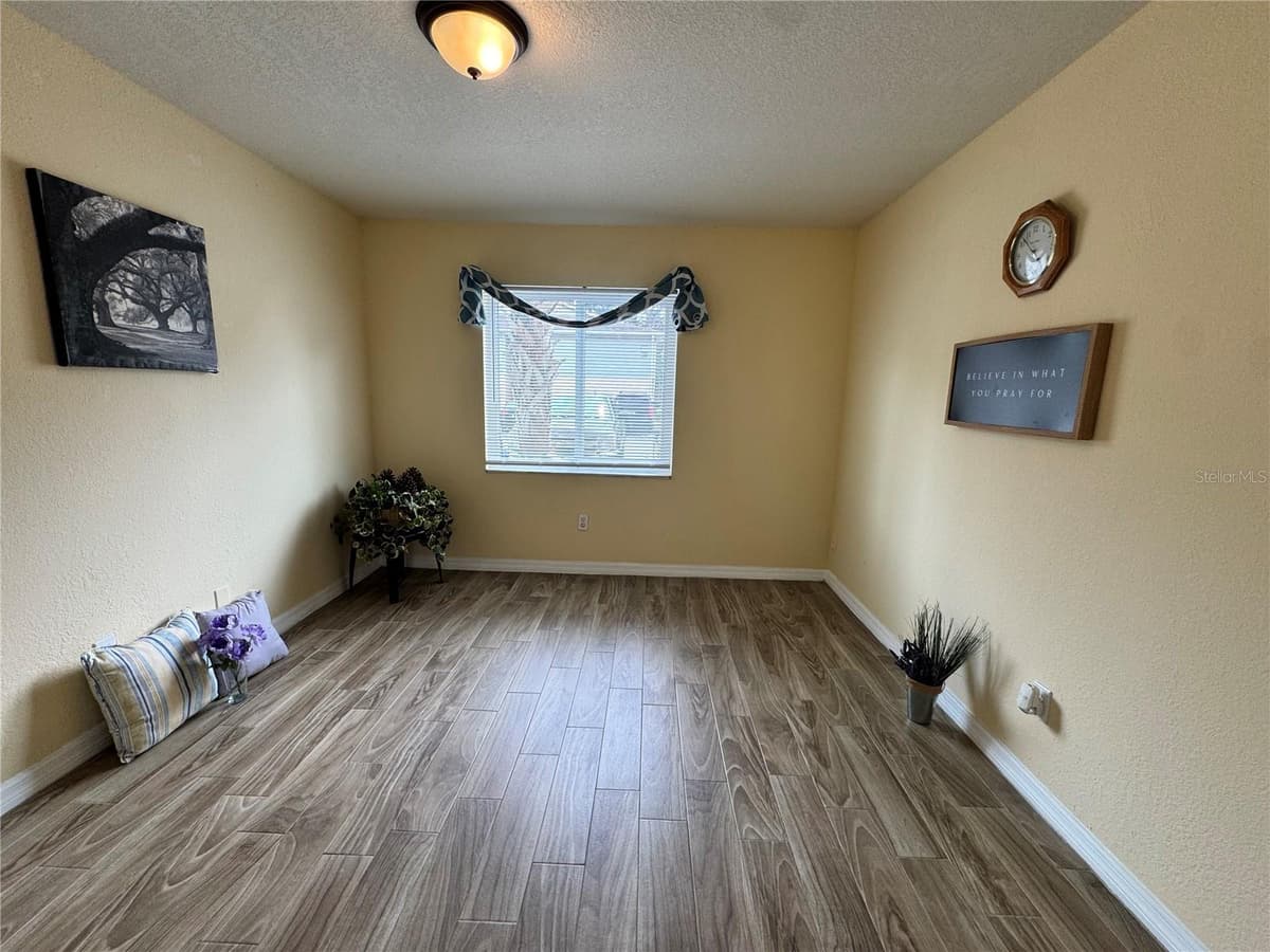202 RED MAPLE PLACE — photo 20 of 36