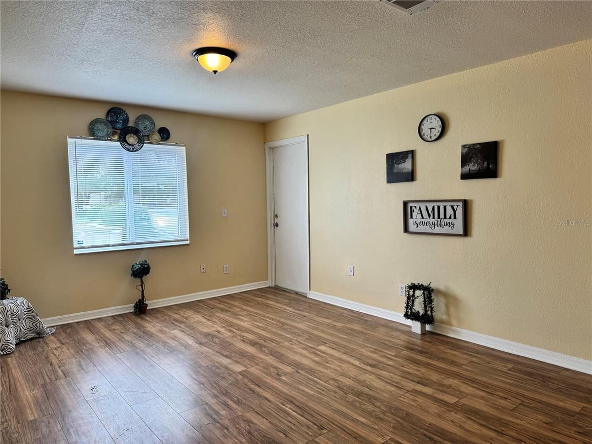 202 RED MAPLE PLACE — photo 16 of 36