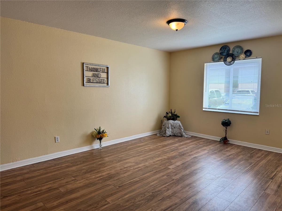 202 RED MAPLE PLACE — photo 15 of 36