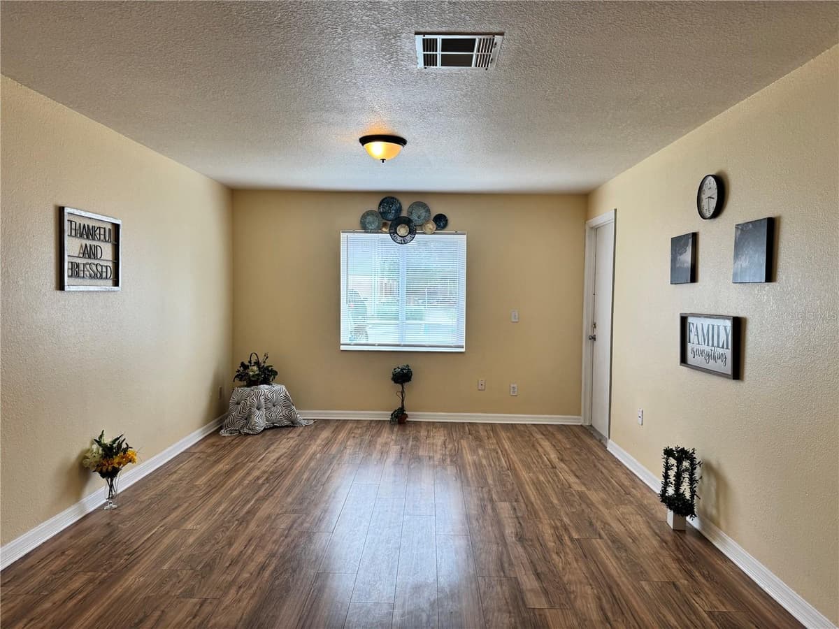 202 RED MAPLE PLACE — photo 14 of 36