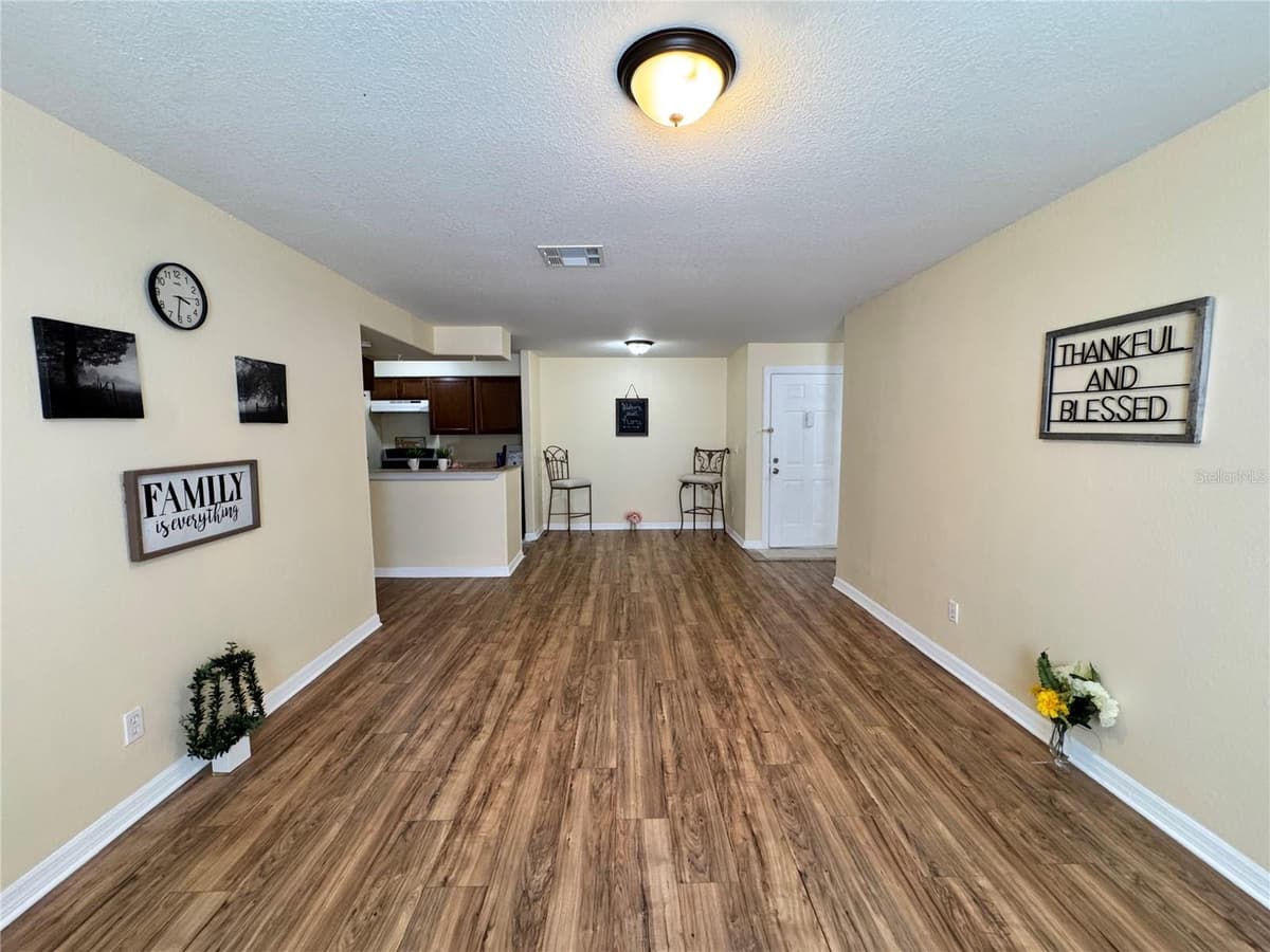 202 RED MAPLE PLACE — photo 13 of 36