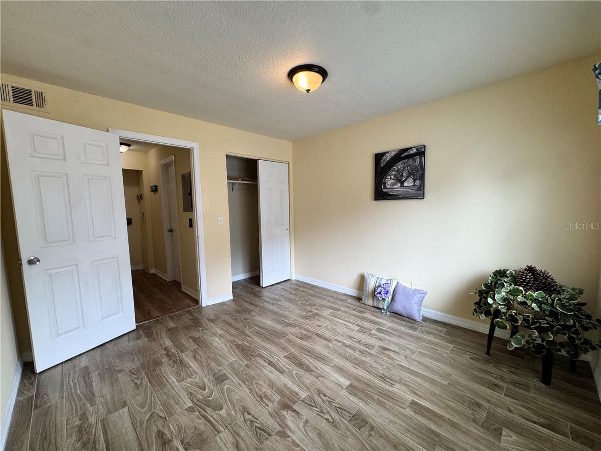 202 RED MAPLE PLACE — photo 21 of 36