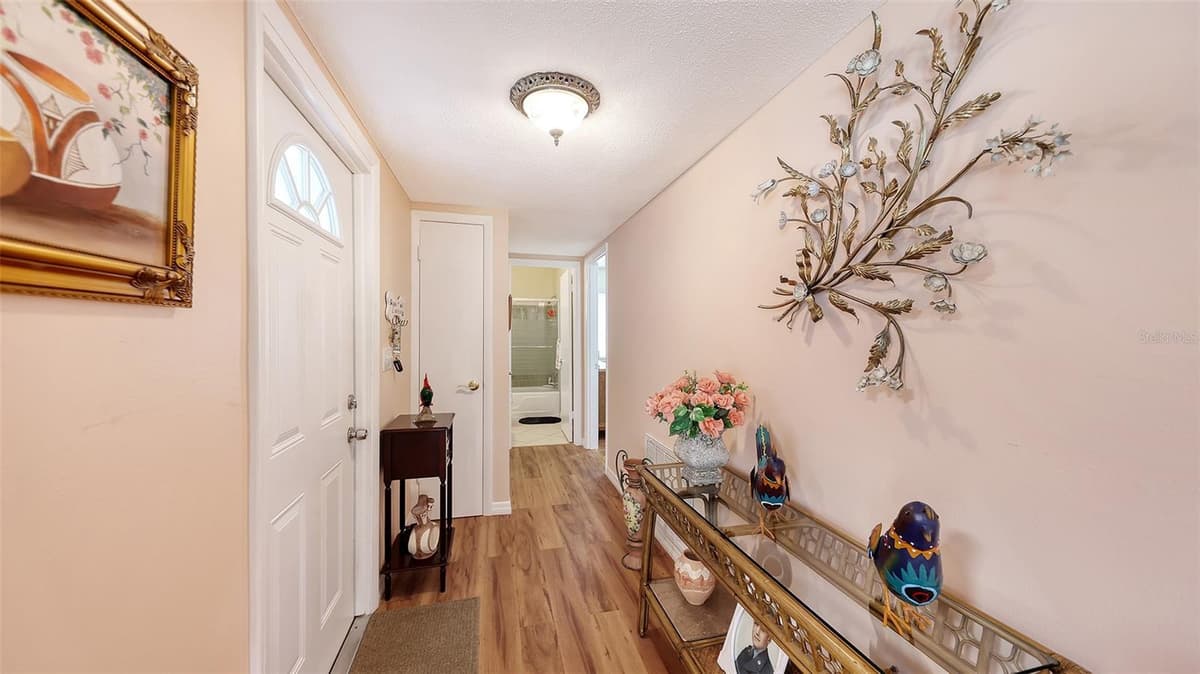 2623 RIVERBLUFF PARKWAY — photo 4 of 55