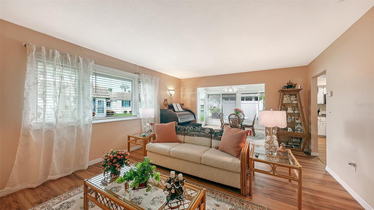 2623 RIVERBLUFF PARKWAY — photo 9 of 55